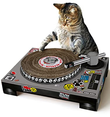 SUCK UK Kratz-Plattenspieler aus Pappe für Katzen | Katzenspielzeug | Plattenspieler & DJ Mixer | Kratzbaum | Kratzbrett | Katzenminze | Kratzmöbel | Kratzmatte | Kratzspielzeug | Katze | Katzen