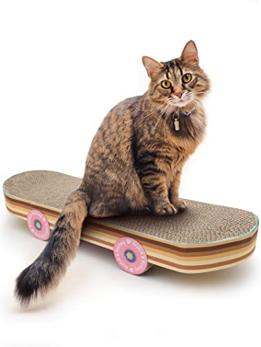 SUCK UK Kratz-Skateboard aus Pappe für Katzen | Katzenspielzeug | Skateboard | Longboard | Kratzbaum | Kratzbrett | Katzenminze | Kratzmöbel | Kratzmatte | Kratzspielzeug | Katzen | Kratzpappe