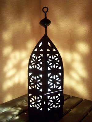 Orientalische Laterne aus Metall Schwarz Sliman 43cm groß | Marokkanische Gartenlaterne für draußen, Innen als Tischlaterne | Marokkanisches Gartenwindlicht Windlicht hängend oder zum hinstellen