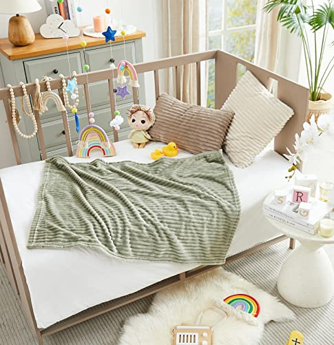 Geniospin Fleece Throw Blanket, 280GSM Extra Soft Lightweight Blanket with Strip, Plush Fuzzy Cozy Blankets and Throws for Couch, Bed, Sofa Cozy, Warm and Breathable (Sage Green, 30x40 inches)