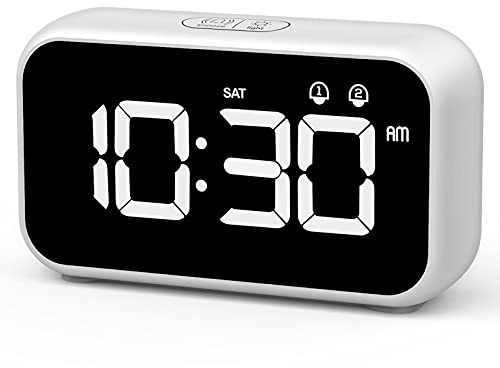 HOMVILLA Sveglia Digitale, Sveglia da Comodino LED con 40 suonerie opzionali, Orologio a Specchio con Doppio Allarme, Funzione di Snooze, 4 Livelli di luminosità, Sistema 12/24 Ore (Bianco)