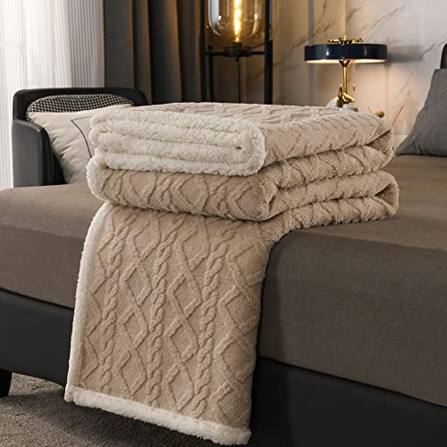 OLDBIAO Kuscheldecke Flauschig Sofaüberwurf 200 x 230 cm Hellkamel Weiß, weich & warm Wohndecke als Sofa Couchdecke Bettüberwurf Decke, Plüsch Dicke Decke für den Winter