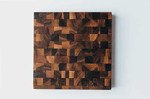 GULILES Tagliere fatto a mano in legno di noce naturale europeo, oliato, per uso alimentare, per la preparazione di alimenti, carne, verdure, pane, cracker e formaggio (grande 35 x 35 x 4 cm)