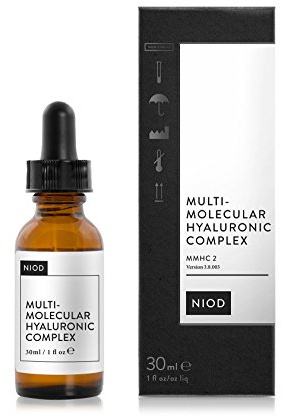 NIOD multimolekylär hyaluronkomplex (30 ml) kombinerar tolv former av hyaluronsyra sammansatta av Plump och återfuktar huden.