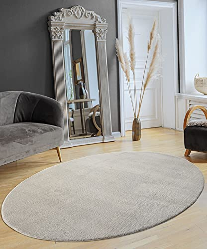 the carpet Relax Moderner Flauschiger Kurzflor Teppich, Anti-Rutsch Unterseite, Waschbar bis 30 Grad, Super Soft, Felloptik, Grau, 140 x 200 cm Oval