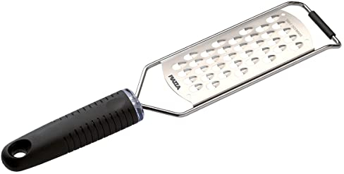 PIAZZA - Grattugia Formaggio Manuale in Acciaio Inox - Manico Antiscivolo 31.5cm – Lama Ultra Spessa 13.5x6.5cm - Ideale anche per Verdure, Limone, Mela, Patate, Carote, Agrumi