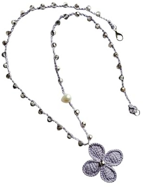 Collier Fleur d’Hortensia au Crochet – Violet Lilas avec Perles et Perle d’Eau Douce, artisanat italien, Made in Italy