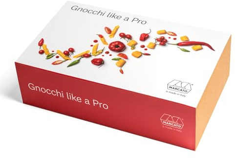 Marcato Kit Lavorazione Gnocchi, Rigagnocchi con Asta + Coppapasta Liscio 7 cm + Grembiule Corto + Ricettario, Made in Italy. Modello: Gnocchi Like a Pro, Linea Premium.