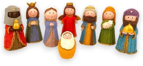 KORAT Natività Bimbi con 8 Statuine da 12 cm in Resina – Presepe Colorato in Stile Infantile con Gesù Bambino, Maria, Giuseppe, Re Magi, Angelo e Pastore – Idea Regalo Natalizia con Box Decorativo