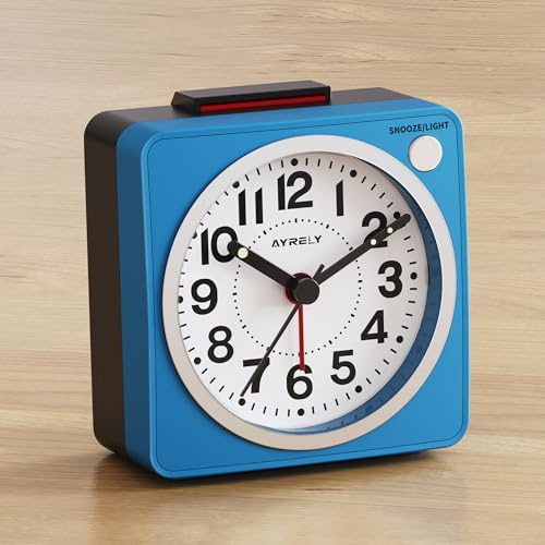 AYRELY® väckarklocka analog utan tickande – extra liten reseväckarklocka (6,6 × 3,5 cm), batteridriven med snooze och ljus, enkelt larm-på/av-topp, kompakt bordsklocka för nattduksbordet