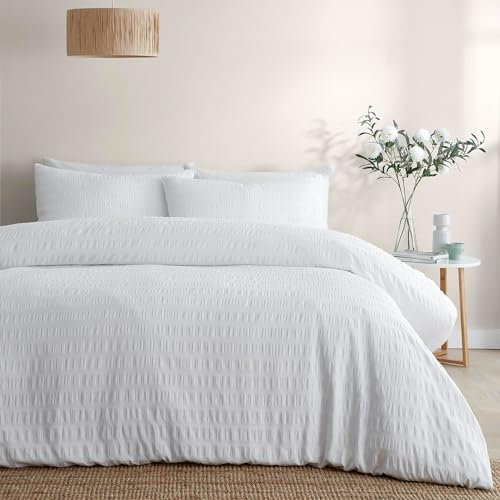 Serene Lindly White Seersucker Duvet Cover – Single Size 140 x 200cm – Soft Touch Textured Bedding – Railroad Stripe Design – Puckered Effect – Luxury Bed Linen in White – Easy Care Fabric