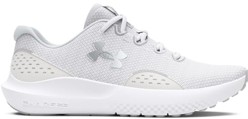 Under Armour UA W Charged Surge 4 Deportivas de mujer, ligeras y transpirables zapatillas para correr, color blanco/neblina distante/plateado metálico