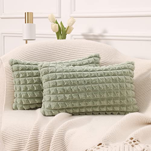 Mandioo 2er Set Super Soft Plüsch Faux Pelz Dekokissen Lumbar Kissenbezüge 30x50 cm Salbei grün, Plaid Textur Moderne Luxus Kissenbezug Sofakissen Dekorativ Couchkissen Kissenhülle für Sofa Couch