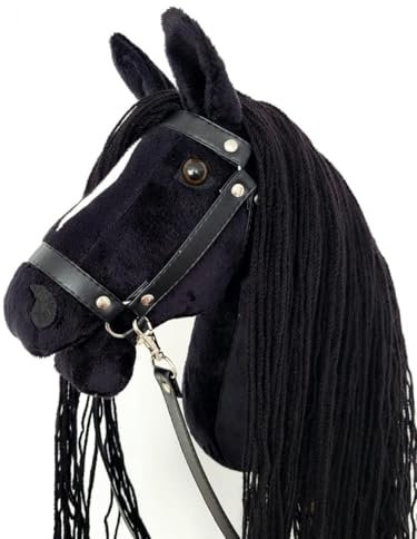 HORSE & toys Steckenpferd Ikar großes Set (Pferd auf einem Stock) + schwarzes Zaumzeug + Zügel + Apfel (Blakk)