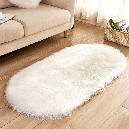 Moelleux Tapis de Salon Moquette en Fausse Fourrure Ovale Shaggy Tapis en Imitation Peau de Mouton Super Doux Peluche Tapis Poil Long Tapis Maison pour Chambre à Coucher Décoration Blanc 50x80CM