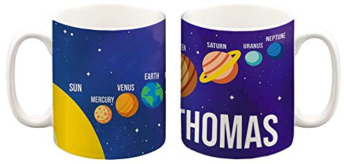 MakeThisMine Taza personalizada para niños, diseño de planetas, diseño de sistema solar, nombre impreso para niños, bebidas calientes, jugo, taza de cerámica | Niñas y Niñas