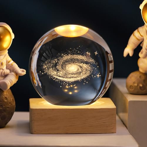 RuiDay Lampada a Sfera Di Cristallo 3D Da 6 CM, Luce Notturna Con Sfera Di Vetro, Ricarica Usb Lampada Sfera, Tema Galassia Fantasy Pianeta, Con Base In Legno, Ornamenti (Via Lattea)