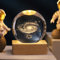RuiDay Lampada a Sfera Di Cristallo 3D Da 6 CM, Luce Notturna Con Sfera Di Vetro, Ricarica Usb Lampada Sfera, Tema Galassia Fantasy Pianeta, Con Base In Legno, Ornamenti (Via Lattea)