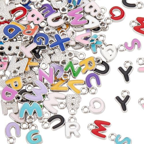 SUNNYCLUE 1 Scatola da 180 Pezzi Ciondoli con Lettere Dells'Alfabeto Ciondoli in Lega di Metlega dalla A alla Z Smaltati Colorati Carini Iniziali Maiuscole 26 Lettere per La Creazione di Gioie