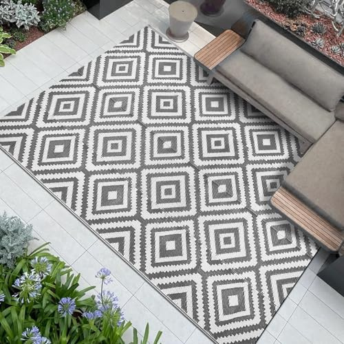 Famibay Outdoor Rug Garden Waterproof Large Outdoor Carpet Patio Rugs Reversible Plastic Straw Mat Lightweight Grey Geometric Garden Carpet for Camping Balcony Deck Porch BBQ