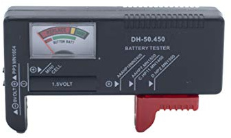 Comprobador de pilas y baterías digital con pantalla LED, verifica voltaje y estado, útil para mantener dispositivos electrónicos cargados.