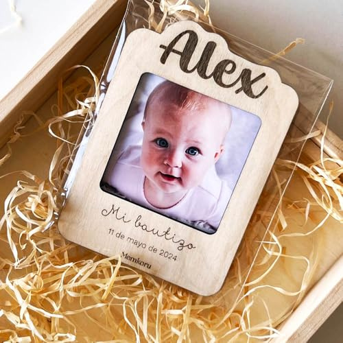 Momkoru Pack de 5 Portafotos Personalizados para Bautizo en Madera, Marcos de Fotos para Comunión y Celebraciones, Incluye Imanes y Fotos - Recuerdo para Invitados