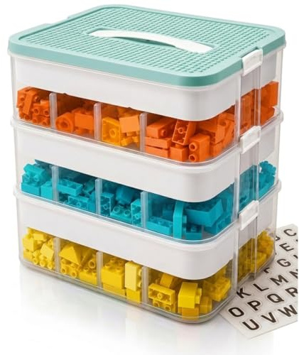 Xenia Living Sortierbox für LEGO Bausteine & Spielzeug - Stapelbare Kleinteile Aufbewahrung mit Bauplatten-Deckel - Mobiler Spielzeugkoffer mit Buchstaben Sticker & verstellbaren Fächern