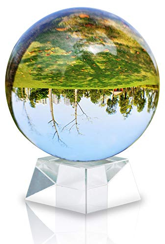 INTIRILIFE Glaskugel mit Ständer in KRISTALL KLAR 100. mm – Kristallkugel mit Glasständer perfekt geeignet für Meditation, Fotografie, Dekoration UVM. – Kristallball Glasball Fotokugel