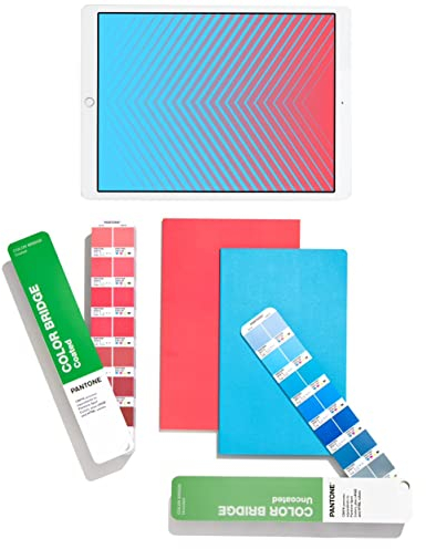 Pantone GP6102B Color Bridge Guide Set Coated and Uncoated – Zwei handliche Farbfächer in chromatischer Farbanordnung