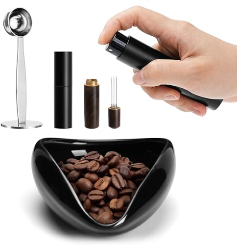 Kairey 4 pz Tazza Dosatrice Caffè, Cucchiaio da Caffè 2 in 1,Bottiglia Spray per Caffè,Agitatore Espresso Vassoio per Dosaggio Caffè Ceramica Accessori Bar per Gli Amanti del Caffè