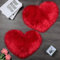 2 Stück Flauschige Faux Schaffell Herzförmiger Teppich für Haus Wohnzimmer Sofa Boden Schlafzimmer, 12 x 16 Zoll (Rot)