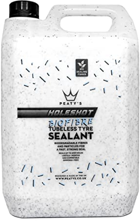 Peaty's Holeshot Biofaser schlauchloser Reifendichtstoff, 5 Liter, schnell wirkende Pannenreparatur, versiegelt bis zu 6 mm Löcher für MTB, Rennrad und Kiesfahrräder, verwendet biologisch abbaubare