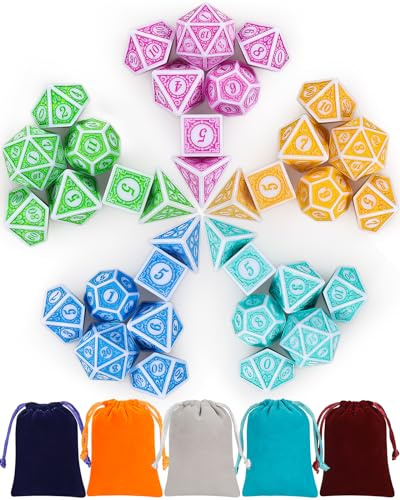 QMAY DND Würfel, 5 Farben Vintage Gravur Serie Polyedrische Würfel Set | 35 Stück Tischspiele Dice für Dungeon and Dragons MTG Tischspiele RPG DND D4 D6 D8 D10 D% D12 D20 mit 5 Beuteln
