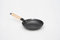 lätt Home Bratpfanne aus Gusseisen, Antihaftbeschichtung, Durchmesser 20 cm, geeignet für Induktion, Glaskeramik, Gas, Backofen, Grill, Geschirrspüler, abnehmbarer Holzgriff, PFOA-frei