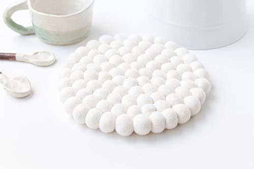 Handgjord filtboll grytunderlägg 20 cm matull pom pom mini matta kit gryta värmedyna modern matsalsdekor hus värmande present bordsdekor ull filt grytunderlägg (vit)