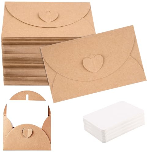 Juego de 50 sobres de papel de estraza con 50 tarjetas en blanco | Sobres pequeños con cierre de corazón para manualidades, tarjetas de regalo (10 x 6 cm)
