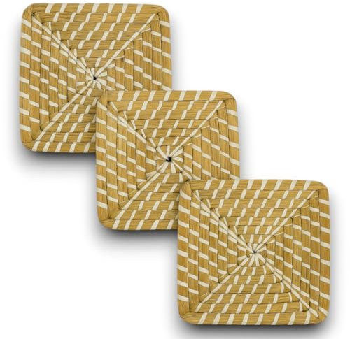 KORAT Set 3 Sottopentola in Vimini Naturale Disponibili Rotondi Ø25 cm o Quadrata 25x25 cm Intreccio Resistente Design Rustico per Cucina Tavola o Decorazioni Antiscottatura e Isolante (Quadrato)