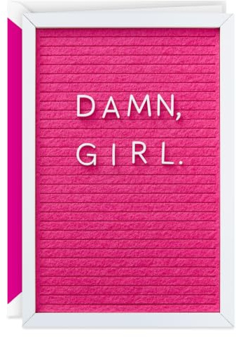 Hallmark Signature 899RZH1072 Tarjeta de cumpleaños para mujer (damn, tablero de letras de niña)