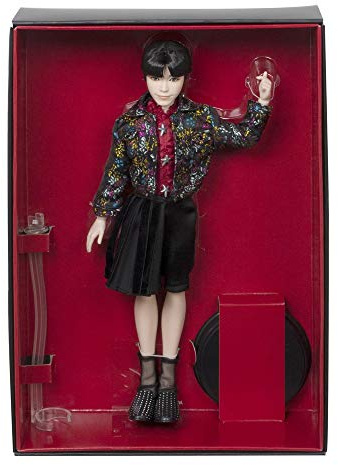 Mattel GKC99 BTS Prestige Fashion Puppe J-Hope, K-Pop Merch Spielzeug zum Sammeln Mehrfarbig