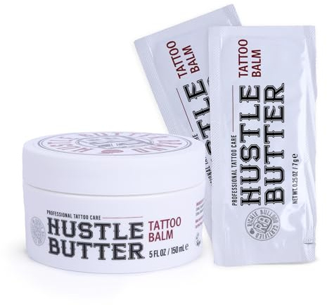 TATTOO HUSTLE BUTTER DELUXE ORIGINAL – Crema vegana para tatuajes 150ml + 2 sobres de 7,5g para viaje – Manteca de mango, papaya y karité – Reduce rojeces e hinchazón – Favorece la curación