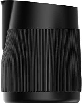 Normcore Milchkännchen Edelstahl - Kompakt ohne Griff - Barista Milchkännchen - Rostfreie Milchkanne Edelstahl für den Cappuccino und Latte Art - Runder Ausguss (600ml, Schwarz)