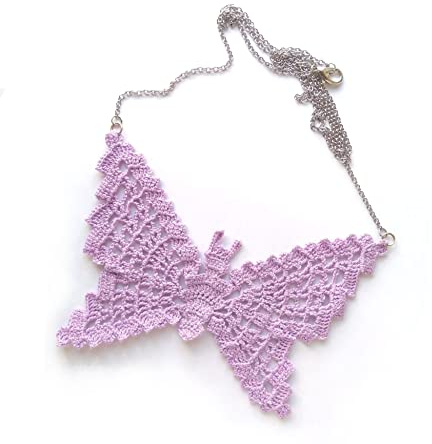 collier boho papillon en dentelle, collier au crochet