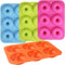 Newk Stampo in silicone per ciambelle, 6 cavità, antiaderente, per ciambelle, bagel, set da 4, blu, verde chiaro, rosa rossa e arancione