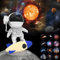 Astronauta Proiettore Stelle Soffitto, Proiettore Planetario con 13 Dischi Film HD, Luna, Nebulosa, Terra, Proiettore Soffitto Regolabile a 360° con Timer, Proiettore Galassia Soffitto per Bambini
