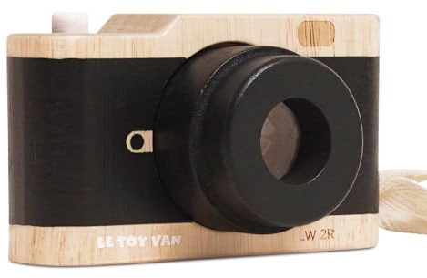 Petit Jour Appareil Photo Rétro Kaléidoscope en Bois FSC, Jouet Éducatif pour Enfants 3+, 10,5 x 5,8 x 6 cm, 98%. Le Toy Van, Wood, Black, Engraving
