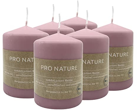 Müller Kerzen PRO NATURE Stumpenkerzen Gepresst - Flieder Lilac Stearin-Kerzen - 6 Stück - 6,8 x 10 cm - 20 Stunden Brenndauer - Natürliche Wachs - Ohne Palmöl und Paraffin - Unparfümierte