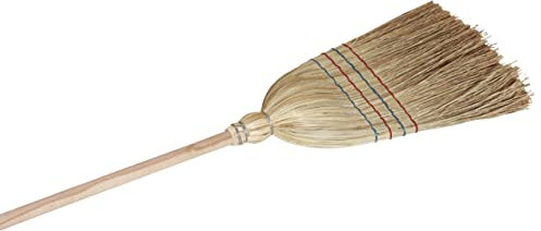 KERBL Reisstrohbesen (mit lackiertem Holzstiel, verstärkt mit vier Nähten, Besen für Hof + Stall, Reisigbesen) 29489