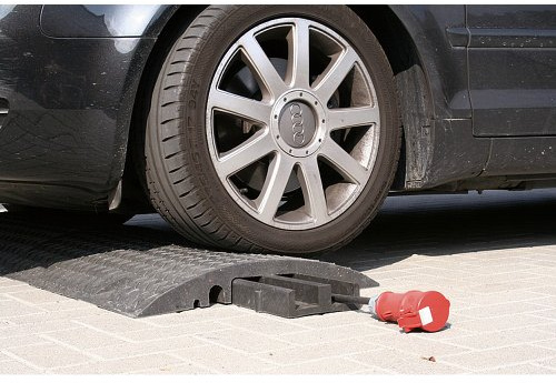 MUSIC STORE Kabelbrücke, 600x800x80mm, mit Einsatz, Reflektoren, Hochwertige Kabelsicherung im Freien, Beliebig erweiterbar, Stabil und überfahrbar, 29,4 kg