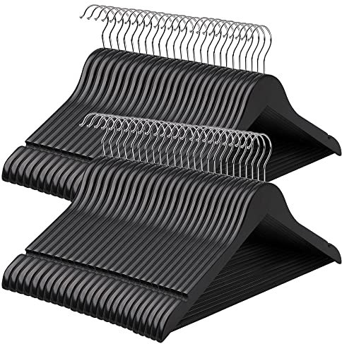 SONGMICS Kleiderbügel Holz, 50er Set, Bügel aus Massivholz, Einkerbungen im Schulterbereich, Rutschfester Hosensteg, um 360° drehbarer Haken, für Anzüge, Hemden, schwarz-silbern CRW02B-50