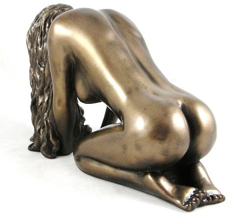 Bronzefigur, nackt, kniend, niedlich, nackt